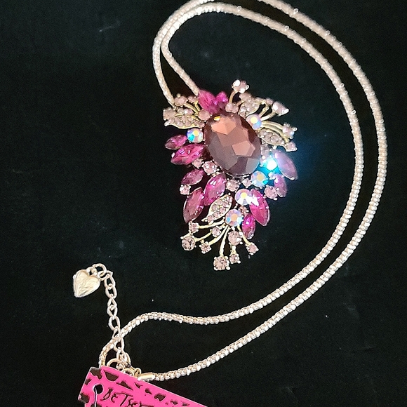 Betsey Johnson Jewelry - NWT Crystal flower statement necklace by Betsey Johnson